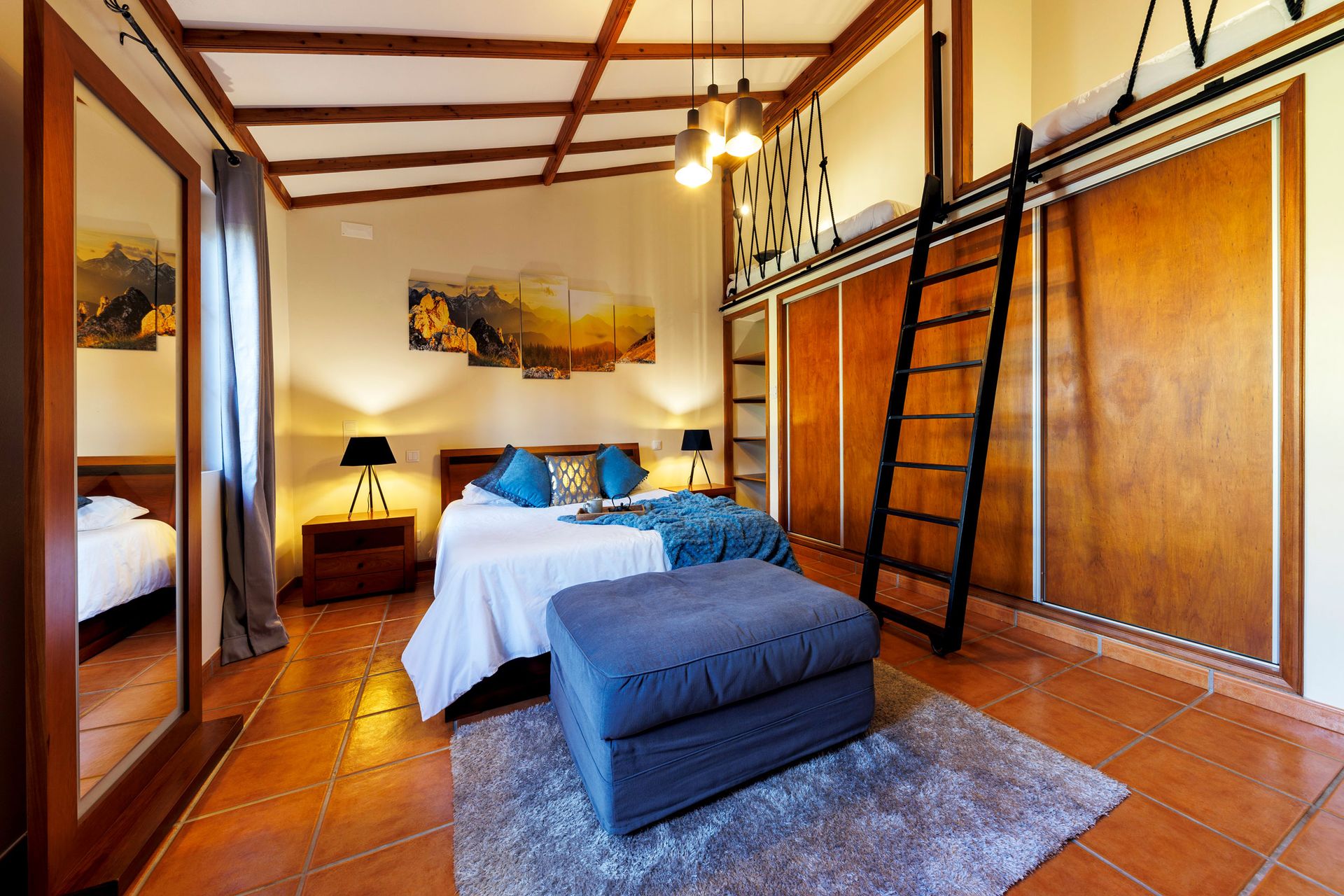 Quarto principal com cama de casal